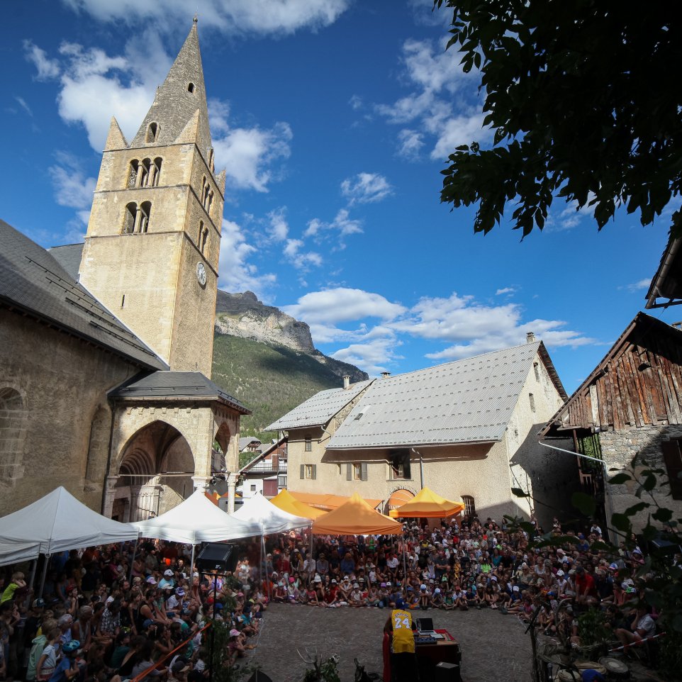 Place de l'église Vallouise