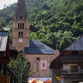 Place de l'église Vallouise