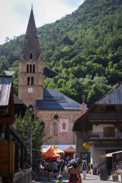 Place de l'église Vallouise